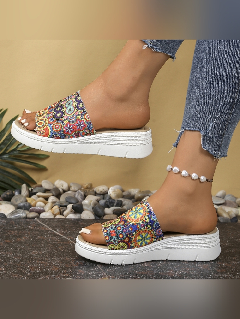 Bohemian Colorful Pattern Platform Sandals for Women - Multicolor - Picture 2 of 5